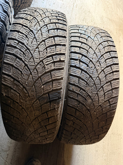 2 pneus d hiver 235/60r17 triangle à clous