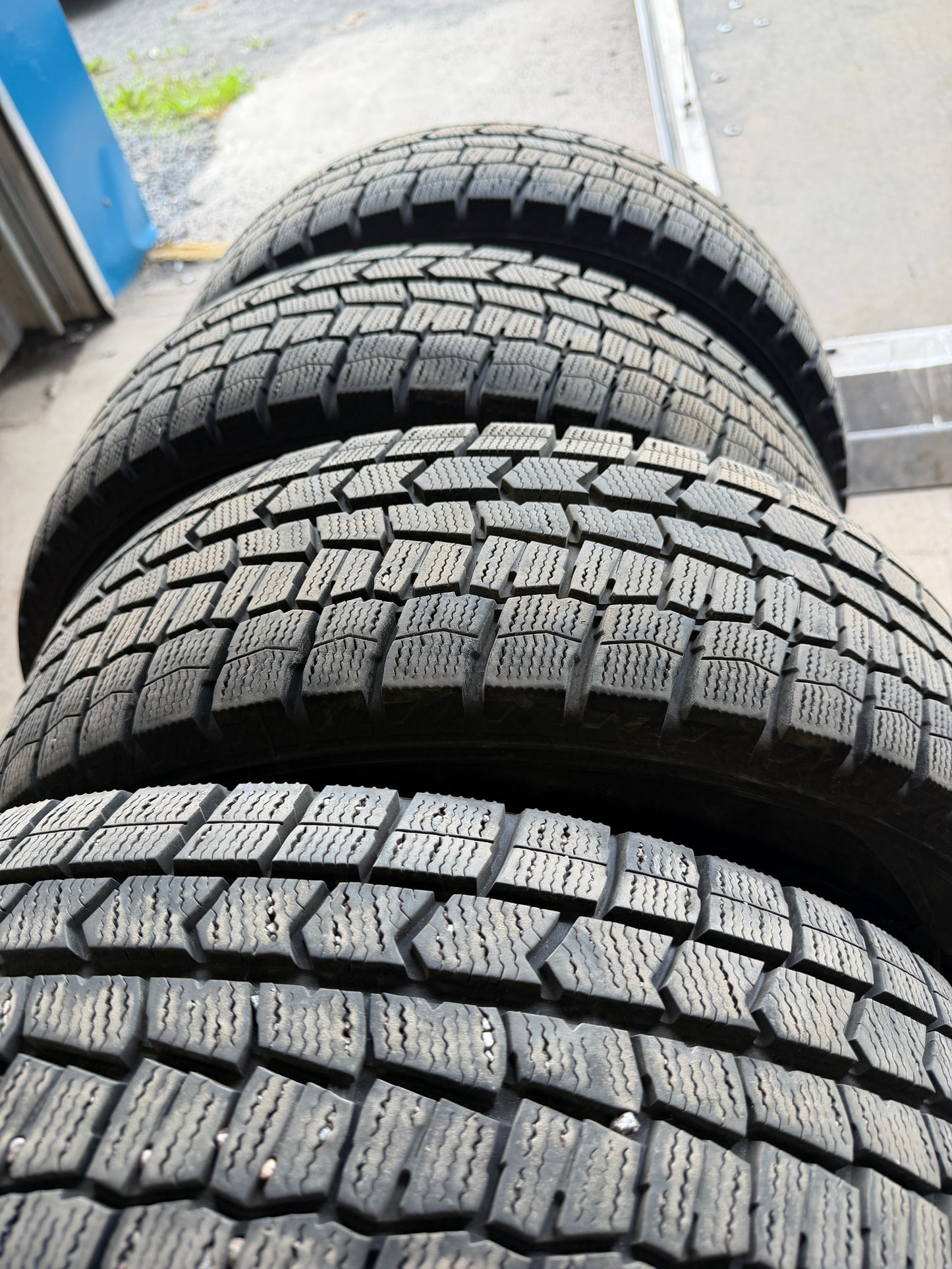 4 pneus d hiver 195/65r15 dunlop a l etat neuf