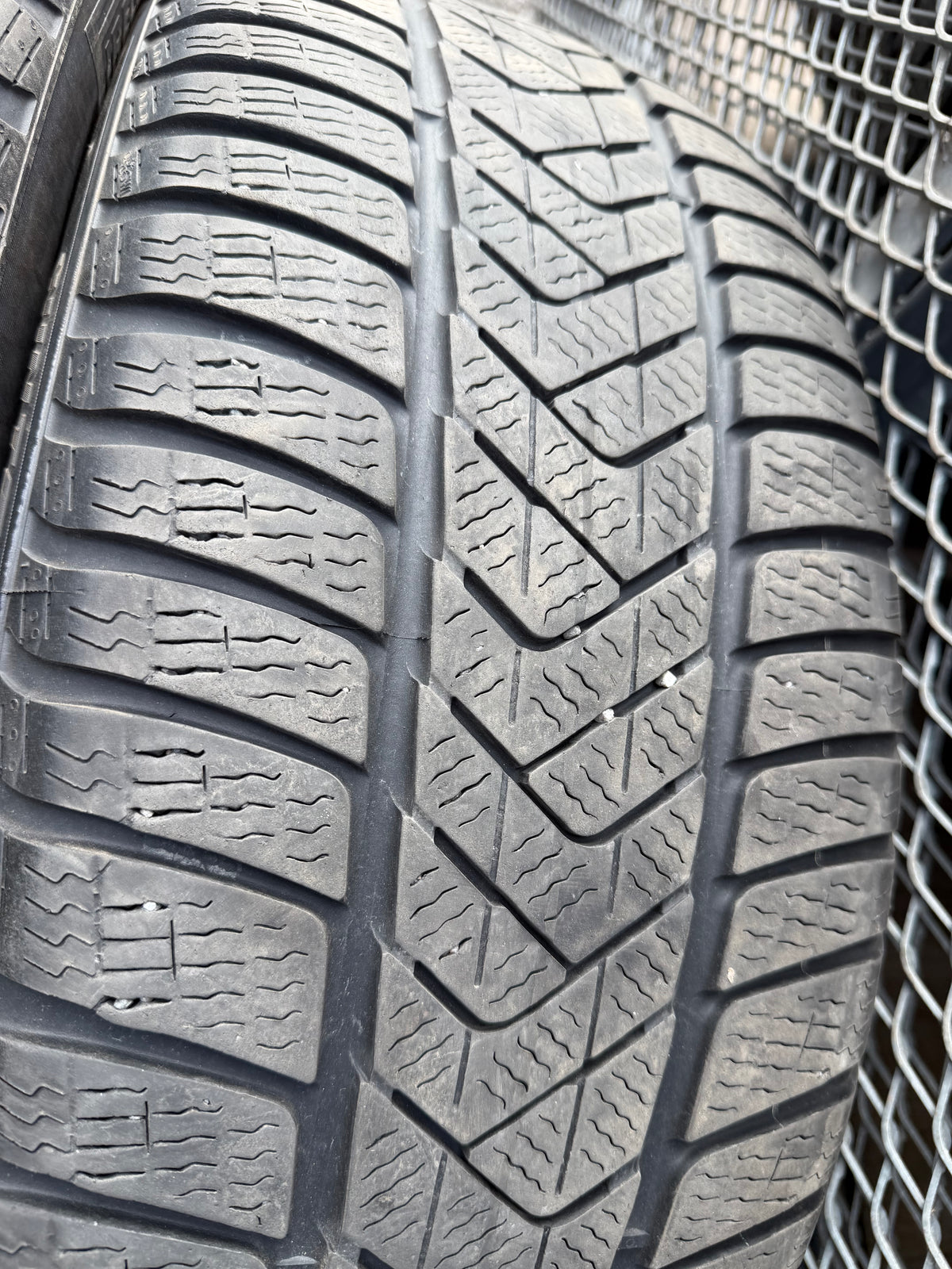 4 pneus d hiver 245/45r20 pirelli run flat