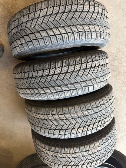 4 pneus d hiver 255/60r18 michelin en bon état