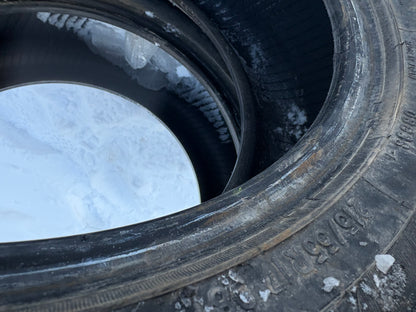 2 pneus d hiver 215/55r17 toyo en bon état