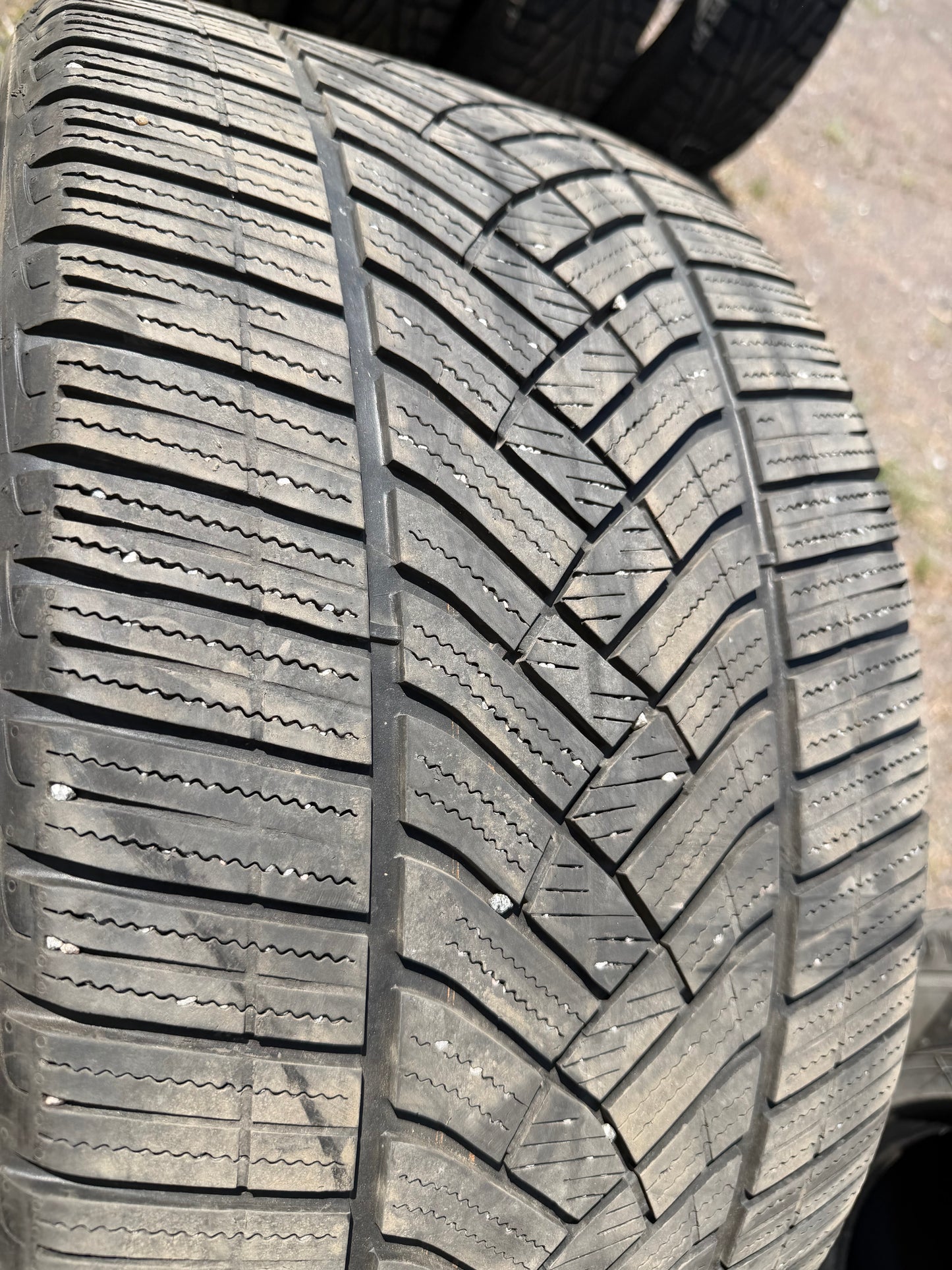 2 pneus d hiver 285/40r20 good year