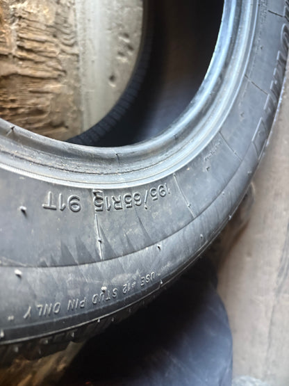 1 pneu d hiver 195/65r15 uniroyal en bon etat