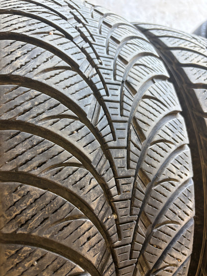 4 pneus d hiver 235/60r17 good year en bon etat