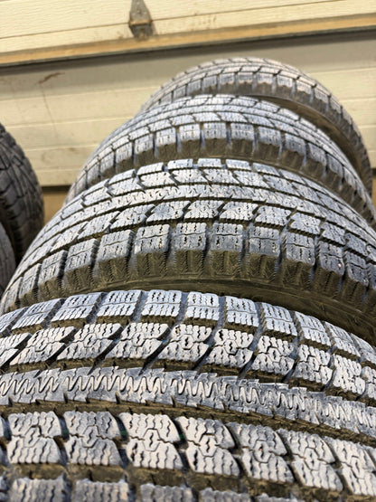 4 pneus d hiver 205/55r16 toyo a l etat neuf