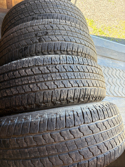 4 pneus d ete 265/65r18 good year en très bon état