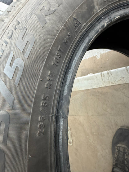 4 pneus d hiver 235/55r17 pirelli a clous en bon état