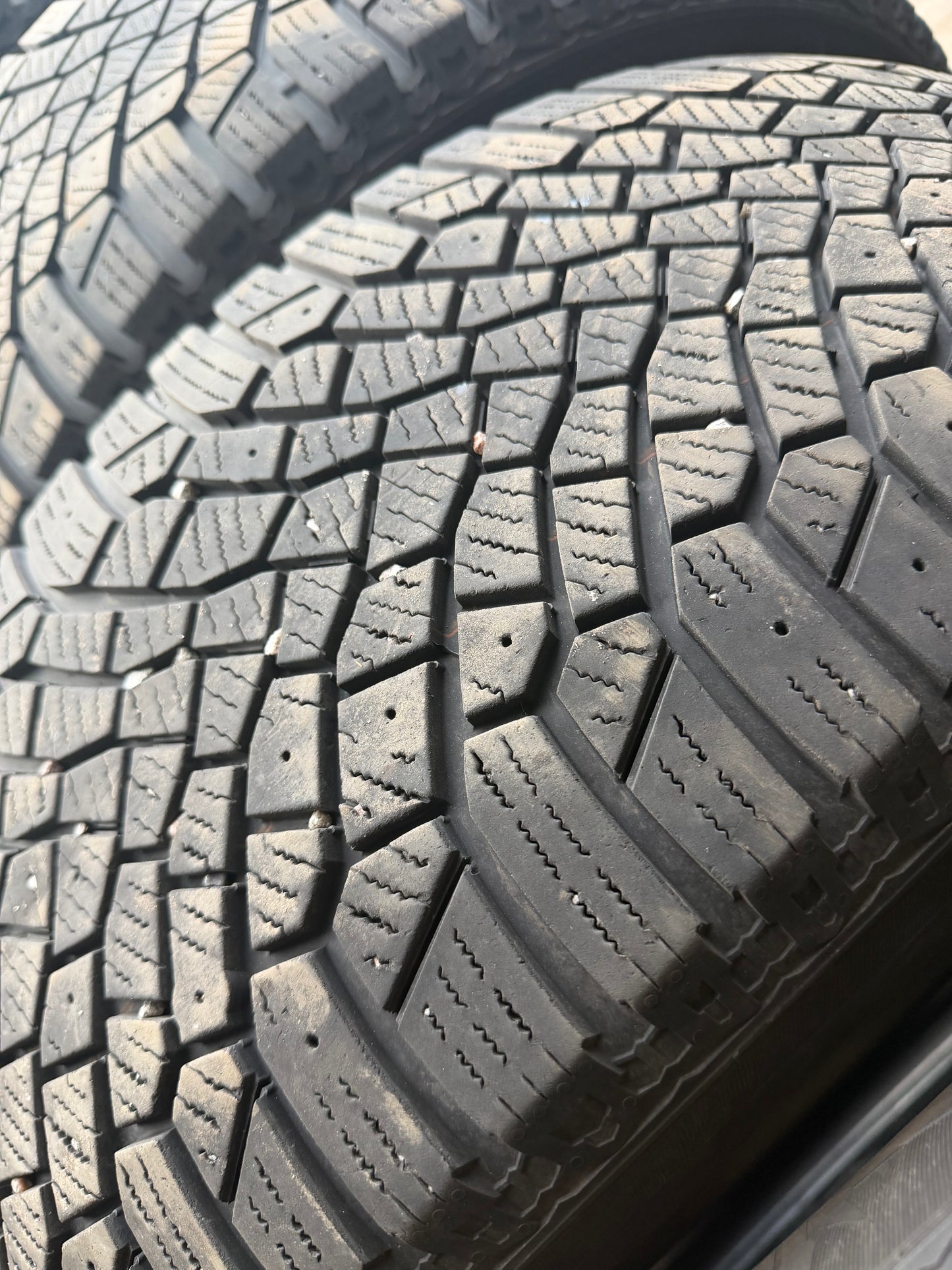4 pneus d hiver 255/55r19 continental en bon état