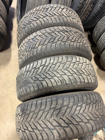 4 pneus d hiver 255/65r17 nokian en tres bon état