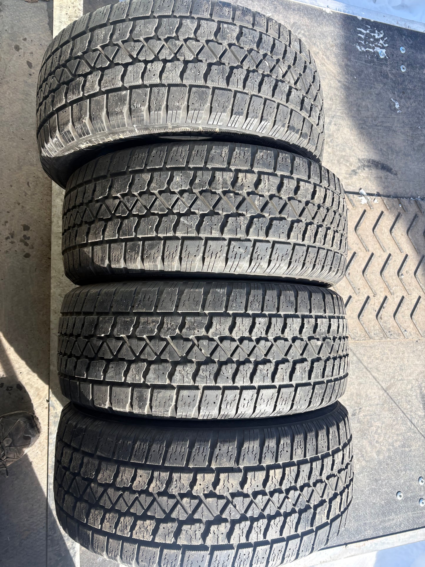 4 pneus d hiver 215/55r16 arctic claw