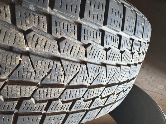 1 pneu d hiver 205/50r17 Yokohama en bon etat