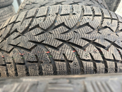 4 pneus d hiver 225/55r18 toyo a l état neuf