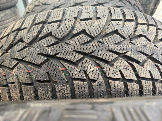 4 pneus d hiver 225/55r18 toyo a l état neuf