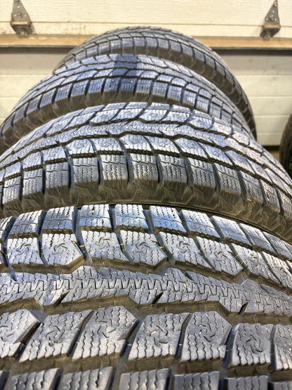 4 pneus d hiver 235/65r17 toyo a l etat neuf