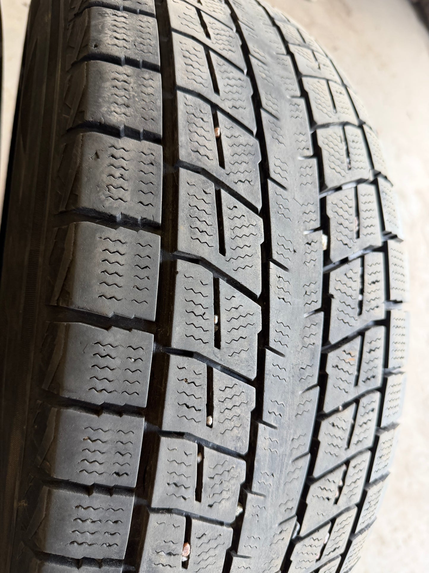 4 pneus d hiver 245/65r17 dunlop en bon état