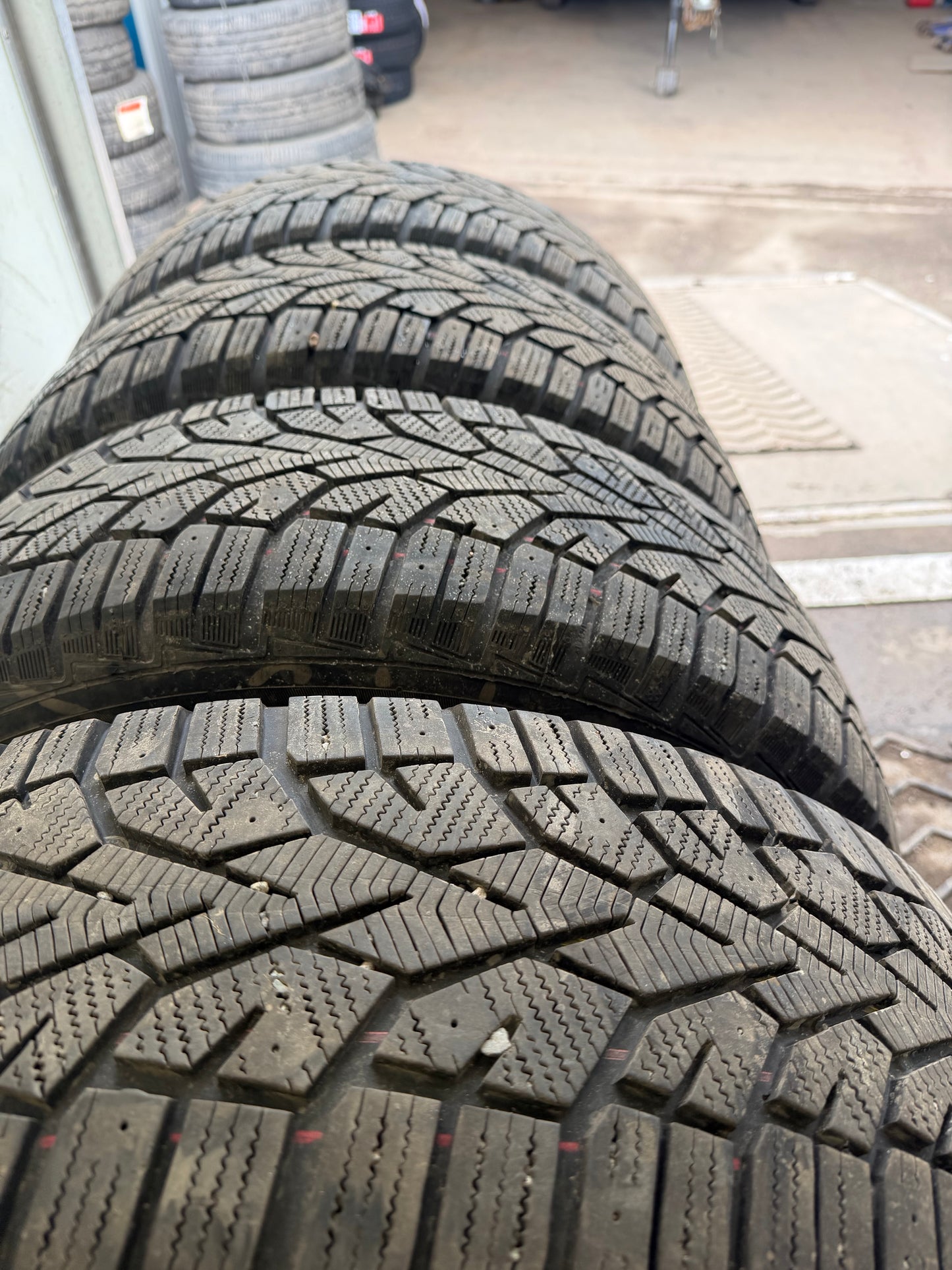 4 pneus d hiver 225/65r17 general a l etat neuf