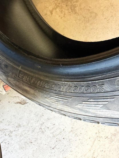 4 pneus d hiver 205/55r16 Yokohama a l etat neuf