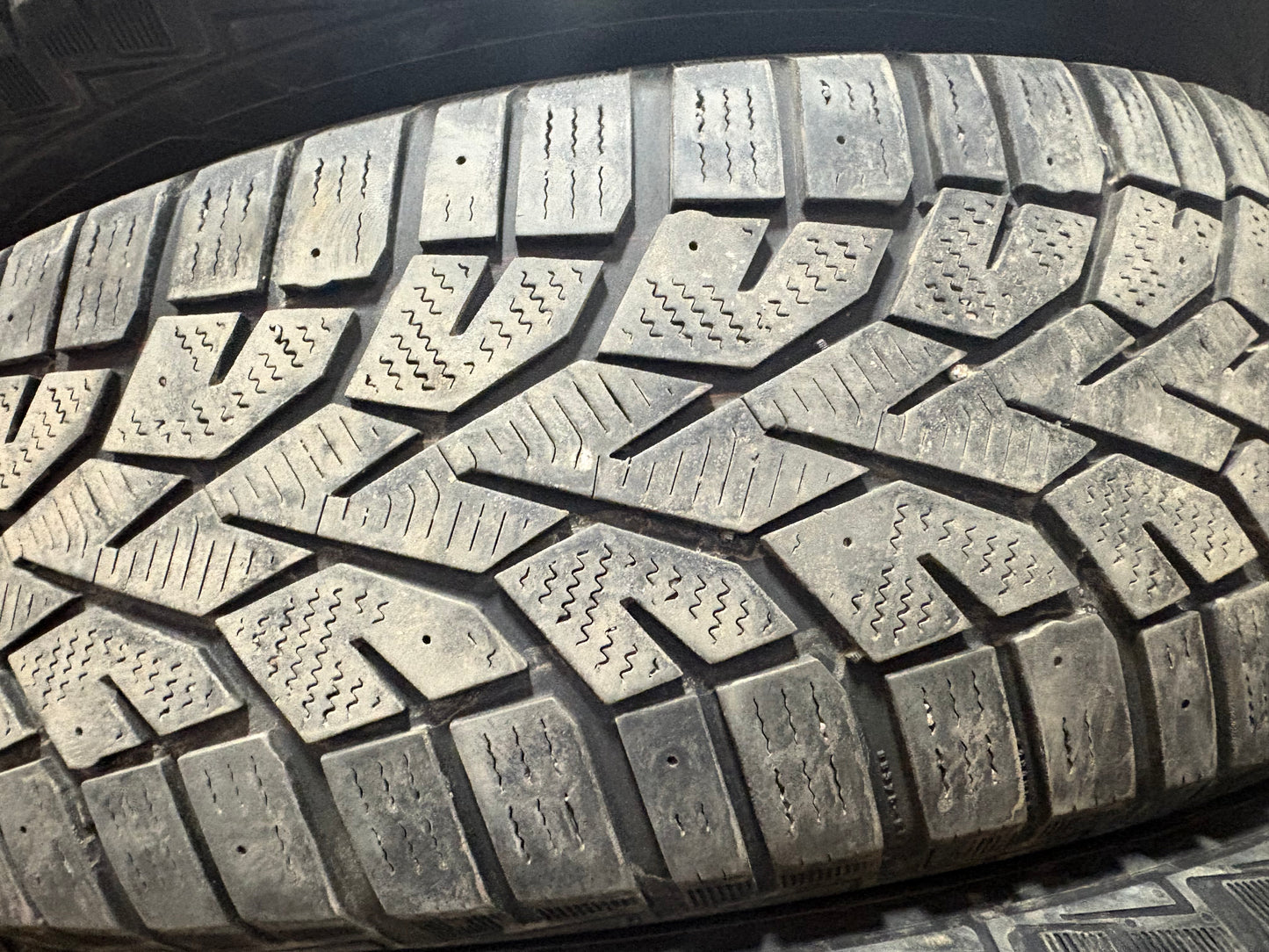 4 pneus d hiver 215/70r16 general