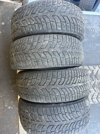 4 pneus d hiver 205/55r16 doublestar en bon état