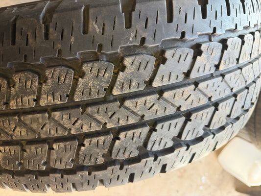 1 pneu d ete 255/65r17 Bridgestone a l etat neuf
