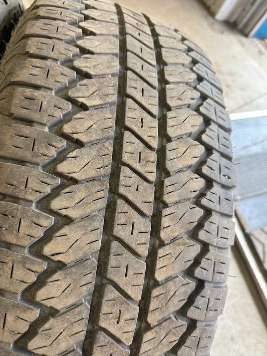 4 pneus d ete 275/60r20 Bridgestone en tres bon état