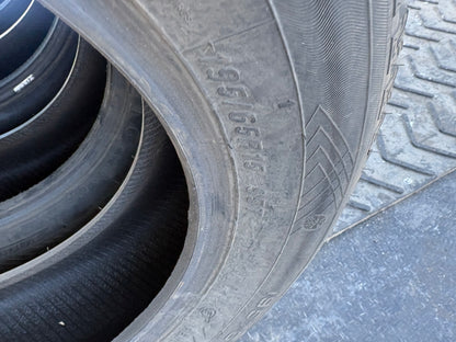 2 pneus d hiver 195/65r15 maxxis en bon état