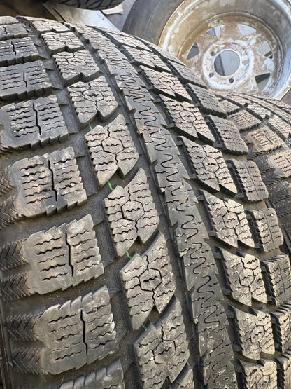4 pneus d hiver 245/60r18 toyo en bon état
