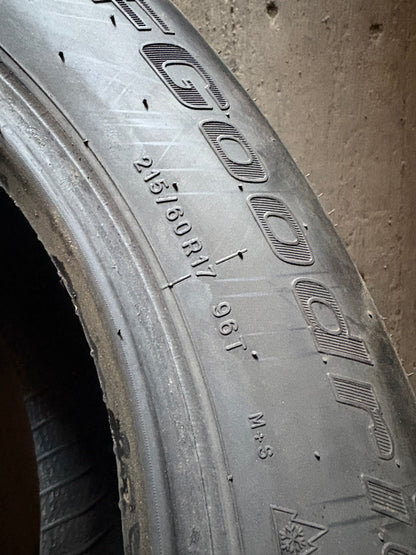 2 pneus d hiver 215/60r17 Bf goodrich a l etat neuf