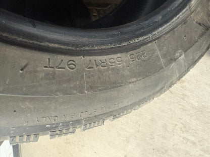 2 pneus d hiver 225/55r17 uniroyal a l état neuf