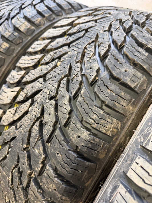 4 pneus d hiver 225/55r18 nokian a l etat neuf