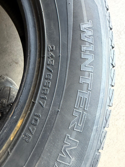 4 pneus d hiver 245/65r17 dunlop en bon état