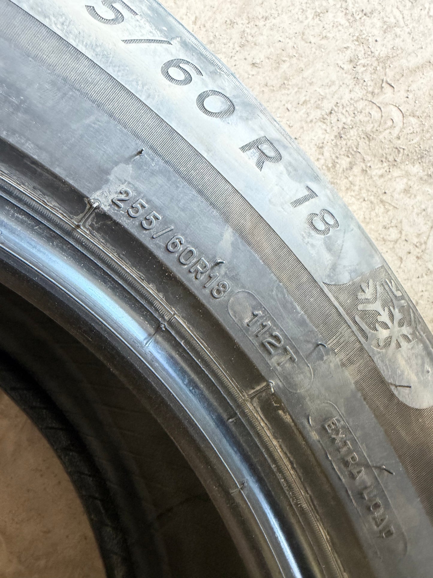 4 pneus d hiver 255/60r18 michelin en bon état