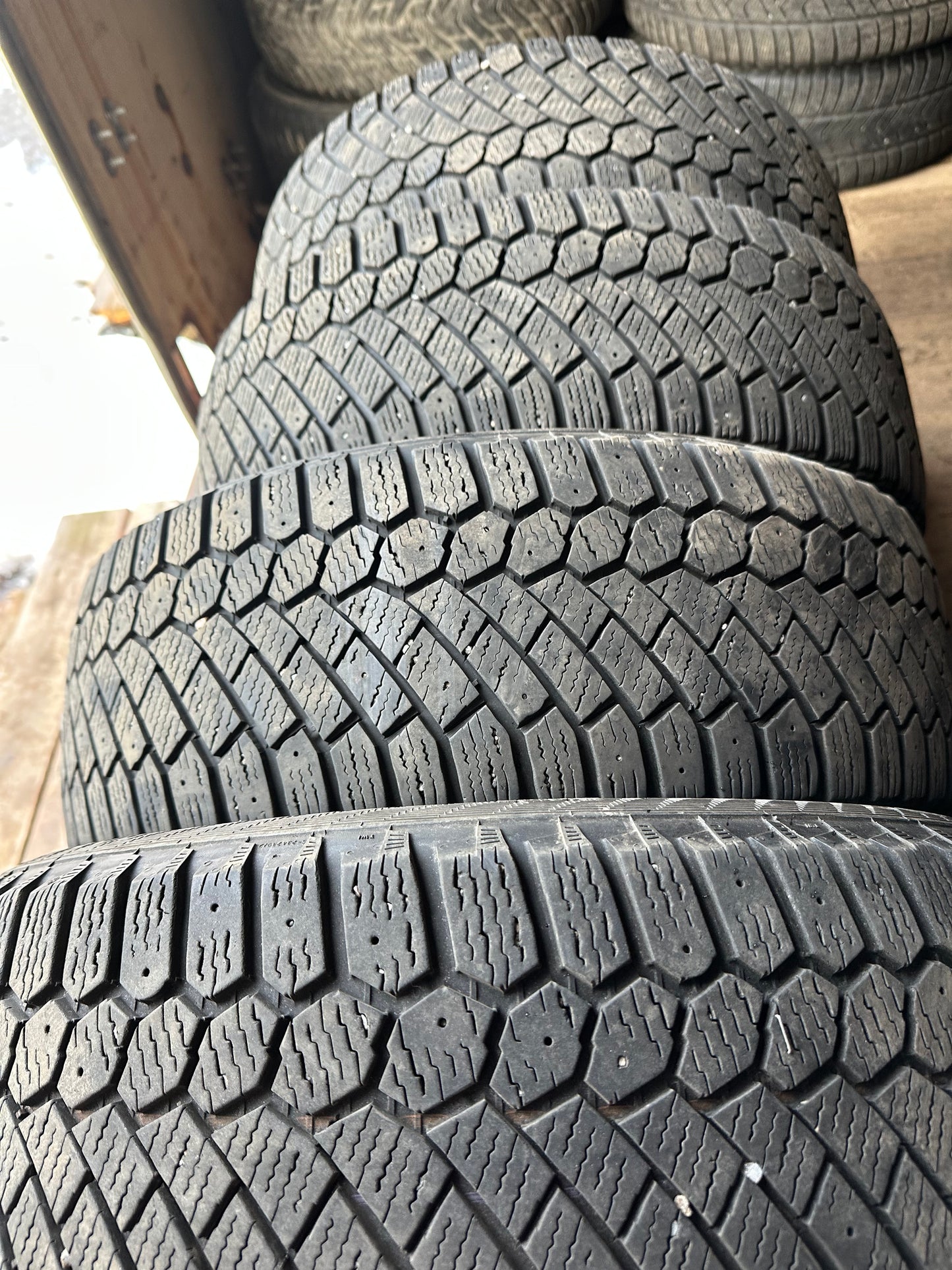 4 pneus d hiver 205/55r16 gislaved en très bon état