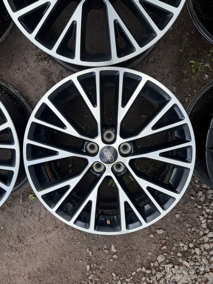 4 mags ford 18 pouces 5x108 a l etat neuf avec valves tpms