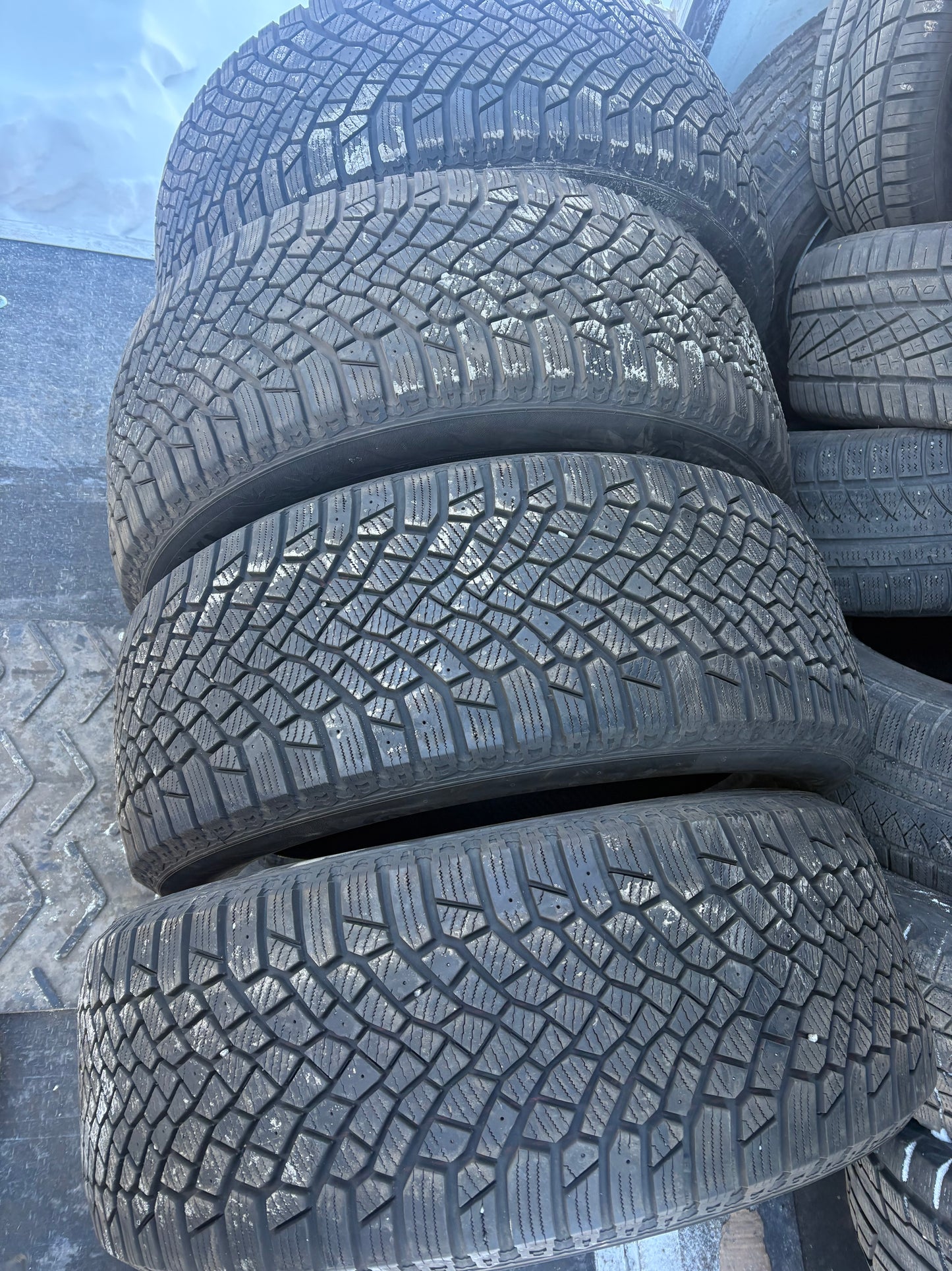 4 pneus d hiver 265/50r20 continental a l état neuf