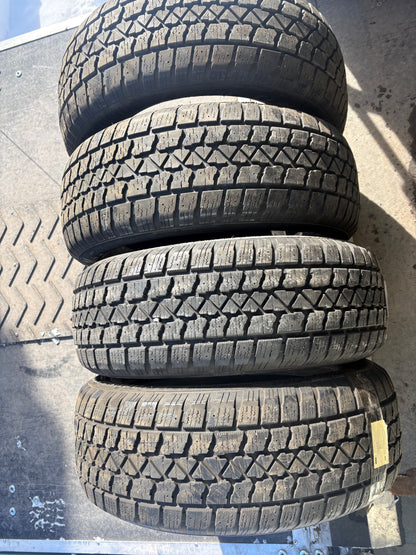 4 pneus d hiver 225/60r17 arctic claw en bon état