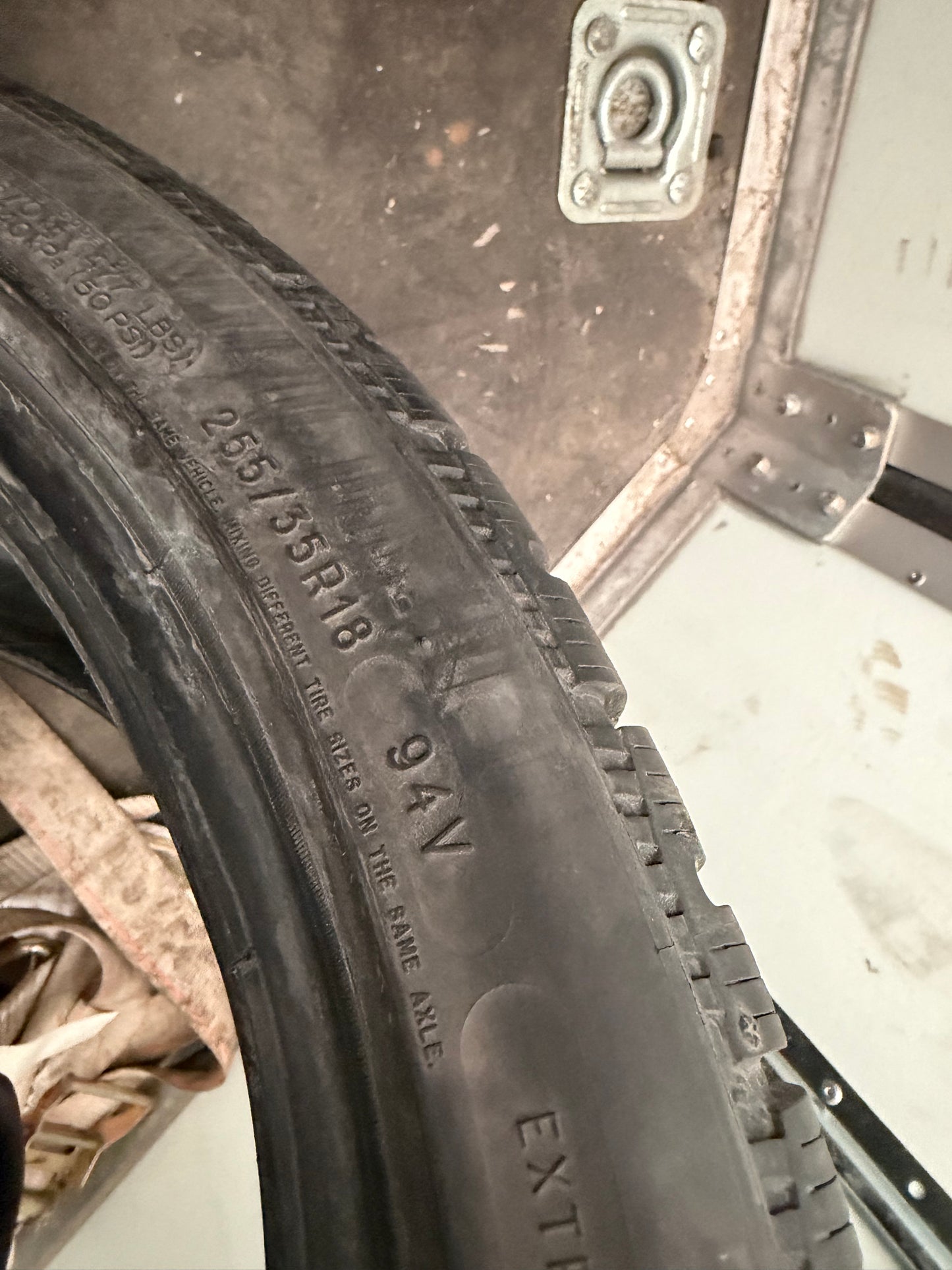 4 pneus d hiver 2x225/40r18 et 2x255/35r18 michelin