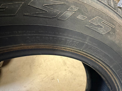 4 pneus d hiver 245/65r17 toyo en bon état
