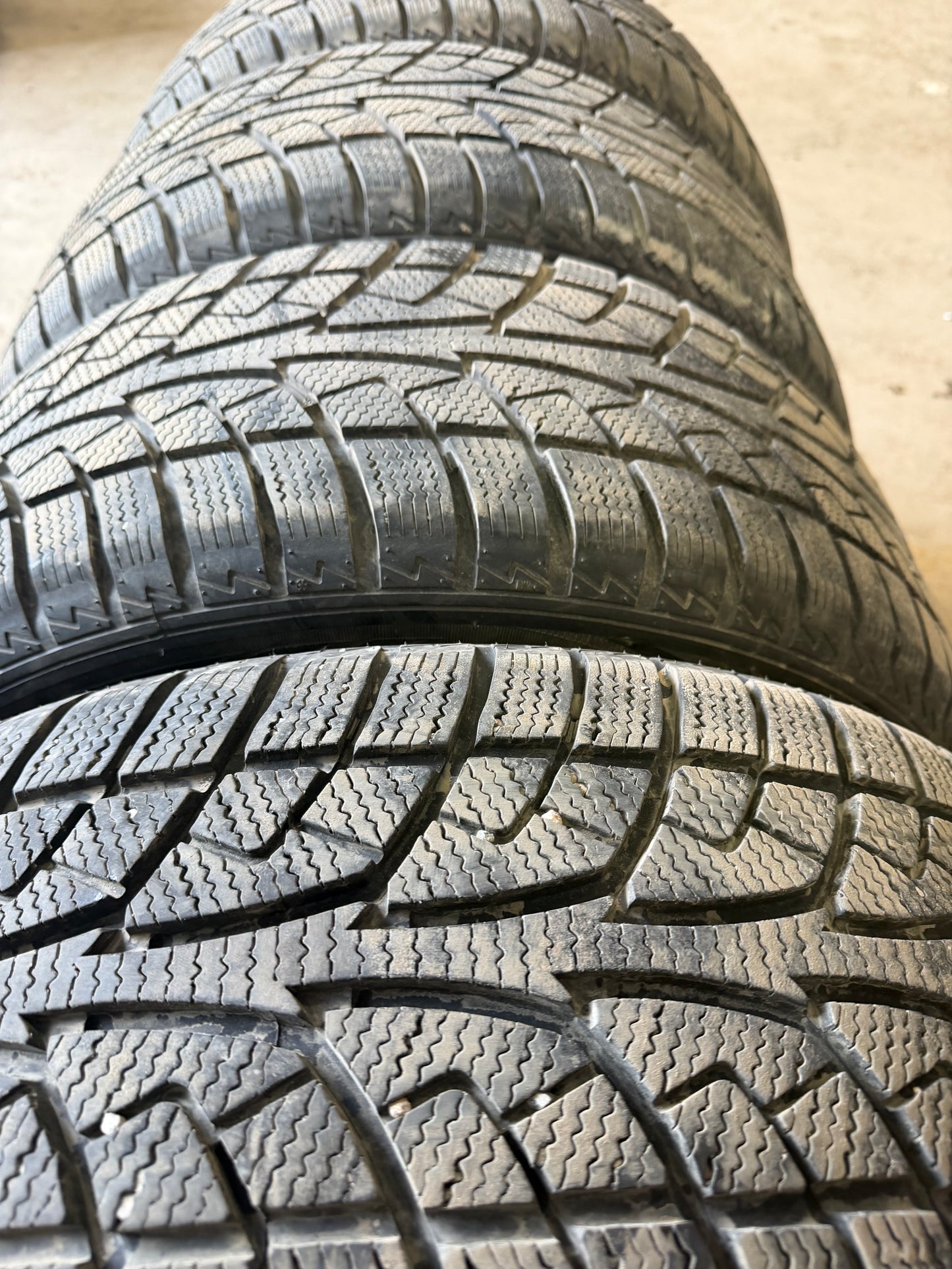4 pneus d hiver 225/50r17 sailum a l état neuf