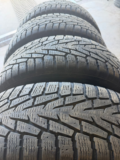 4 pneus d hiver 235/65r17 nokian en tres bon etat