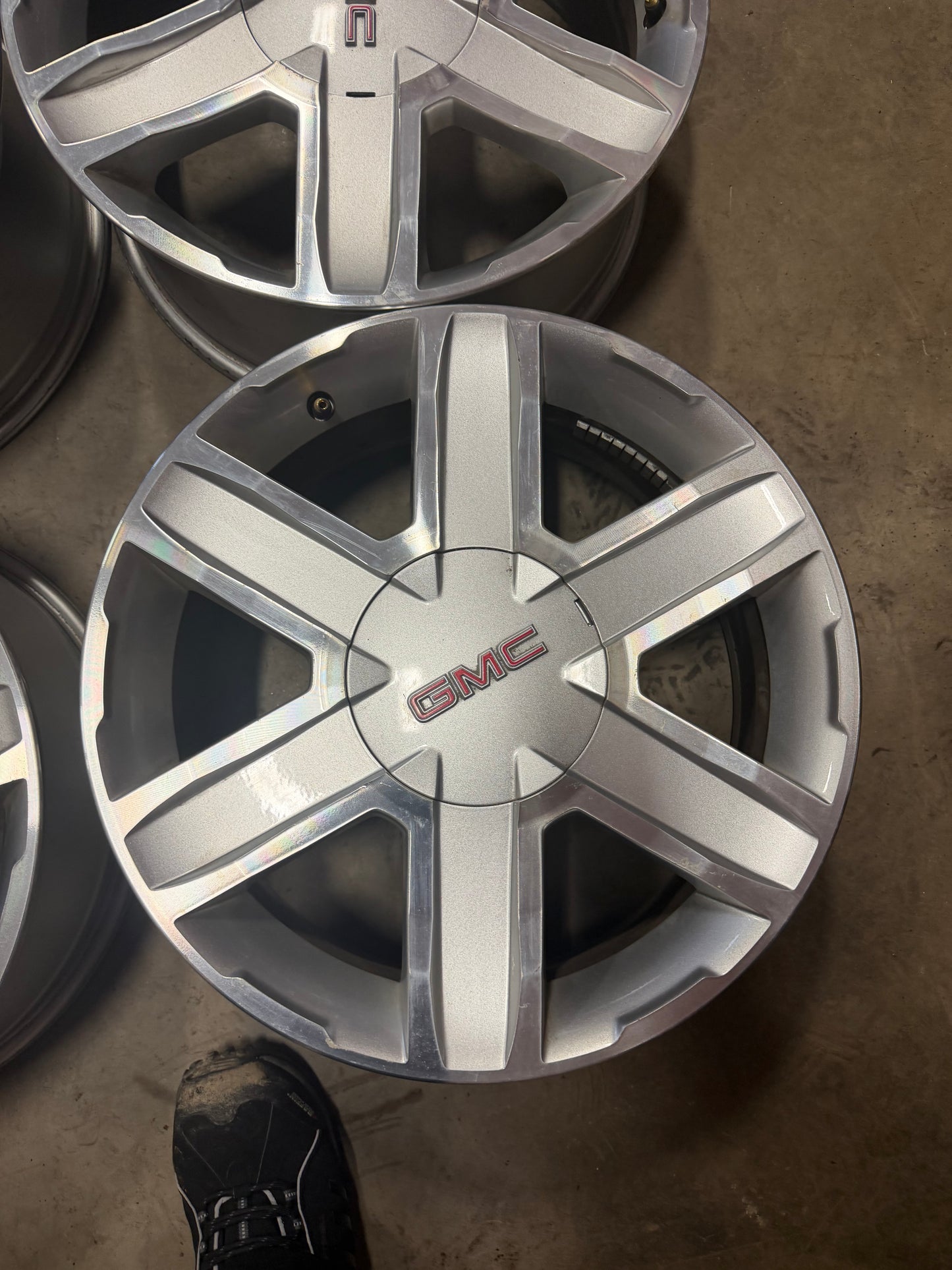 4 mags gmc 18 pouces 5x120 en tres bon état