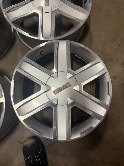 4 mags gmc 18 pouces 5x120 en tres bon état
