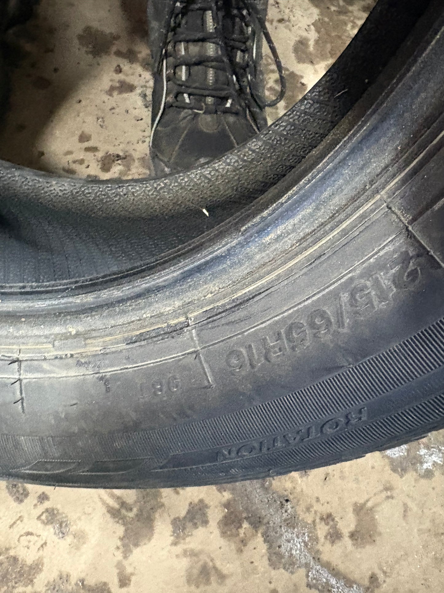 4 pneus d hiver 215/65r16 sailum en bon état