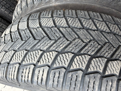 2 pneus d hiver 225/65r17 michelin en bon état