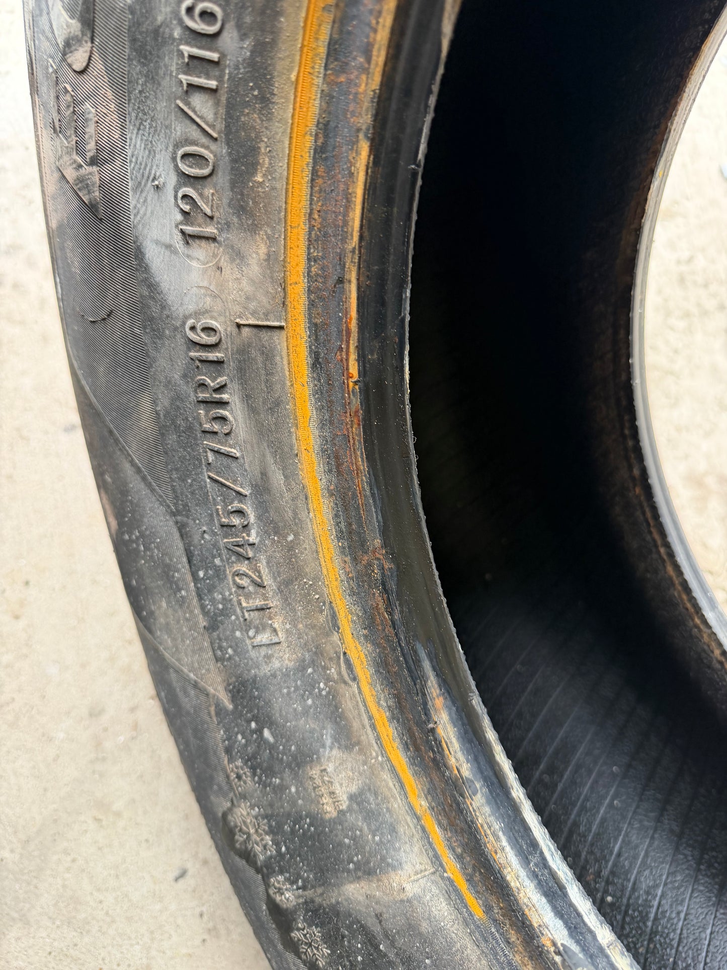 1 pneu d hiver lt 245/75r16 minerva 10 plies