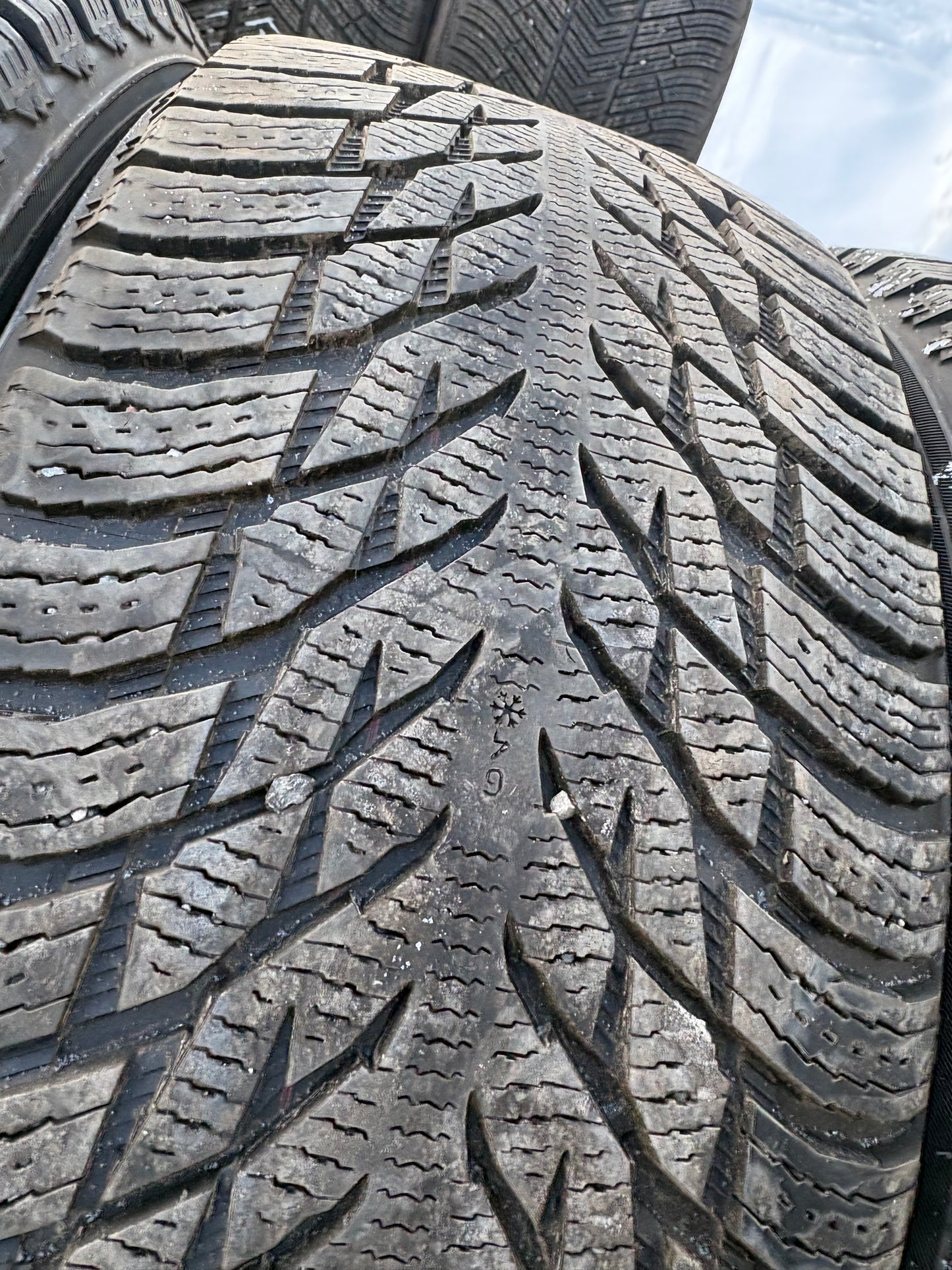 4 pneus d hiver 265/50r20 nokian en tres bon etat