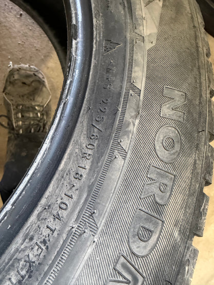 4 pneus d hiver 225/60r18 nokian a clous en tres bon etat