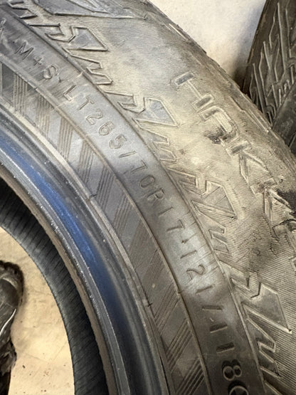 4 pneus d hiver lt 265/70r17 nokian 10 plies en tres bon état