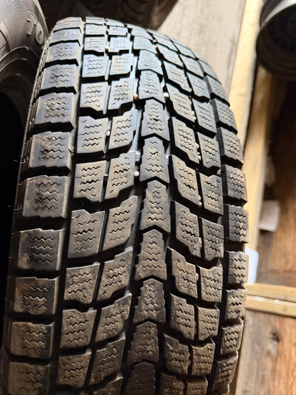 1 pneu d hiver 205/70r16 dunlop en bon état