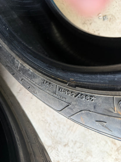 4 pneus d hiver 235/55r17 good year en tres bon etat